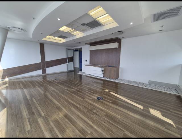 521M² OFFICE TO LET IN SANDHURST